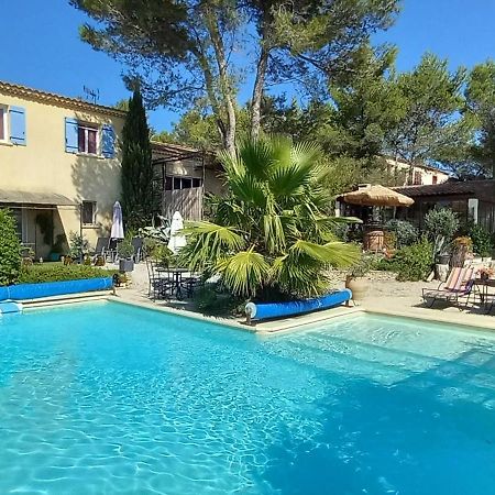 Les Coronilles Bed & Breakfast Beaucaire  Dış mekan fotoğraf