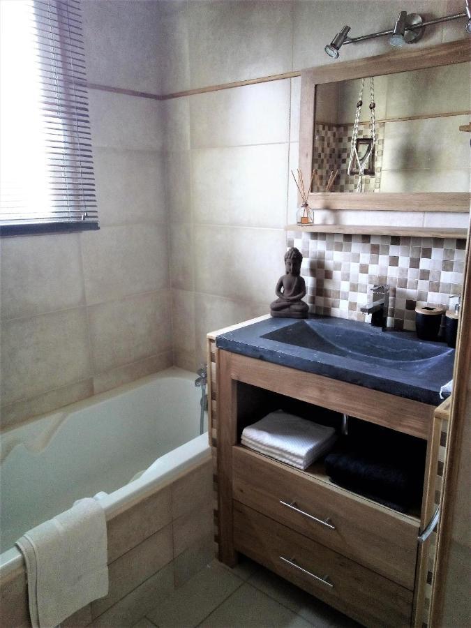 Les Coronilles Bed & Breakfast Beaucaire  Dış mekan fotoğraf