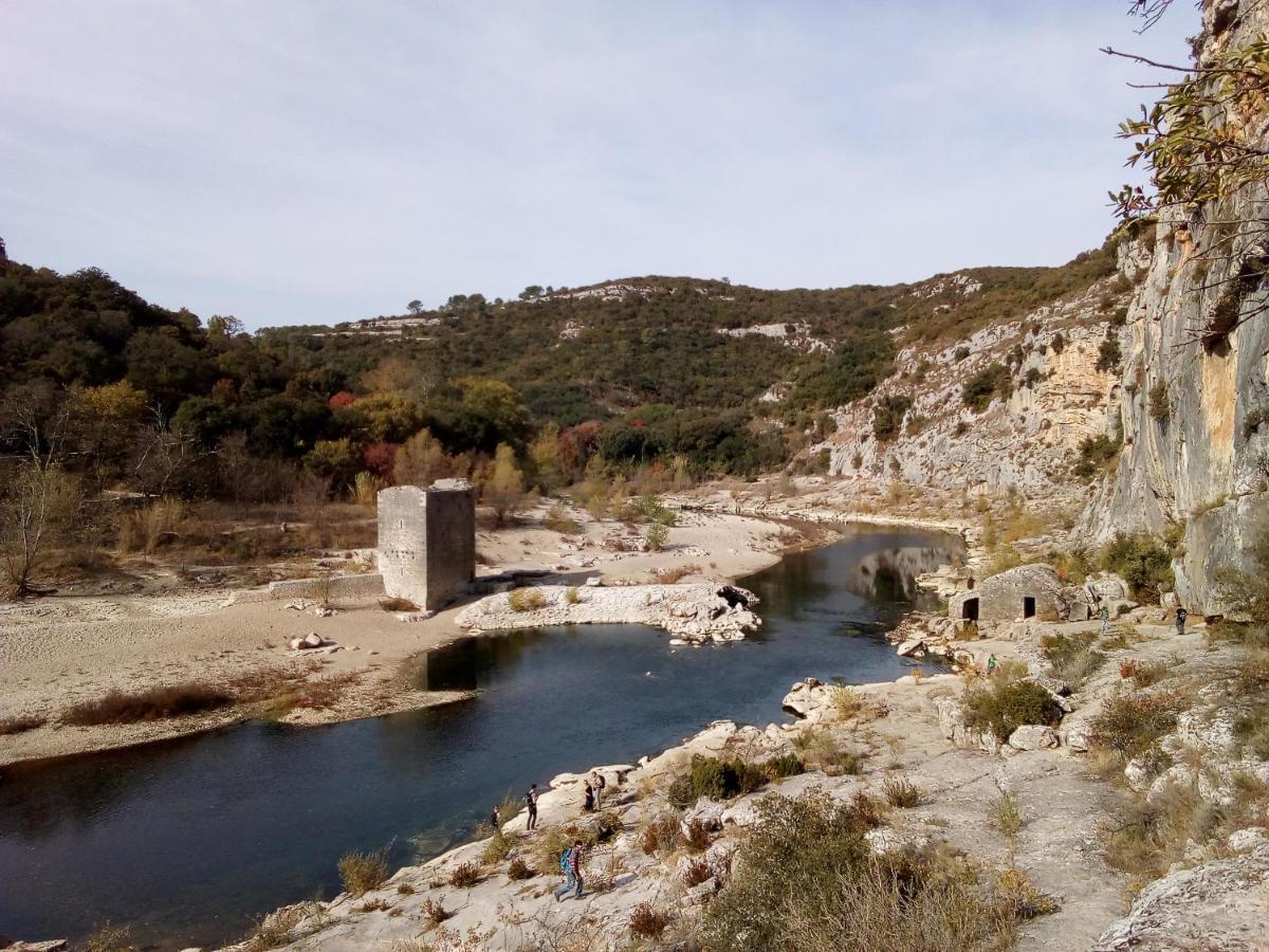 Les Coronilles Bed & Breakfast Beaucaire  Dış mekan fotoğraf