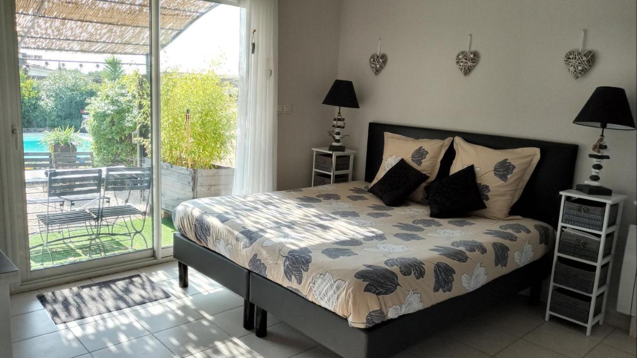Les Coronilles Bed & Breakfast Beaucaire  Dış mekan fotoğraf