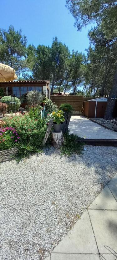 Les Coronilles Bed & Breakfast Beaucaire  Dış mekan fotoğraf