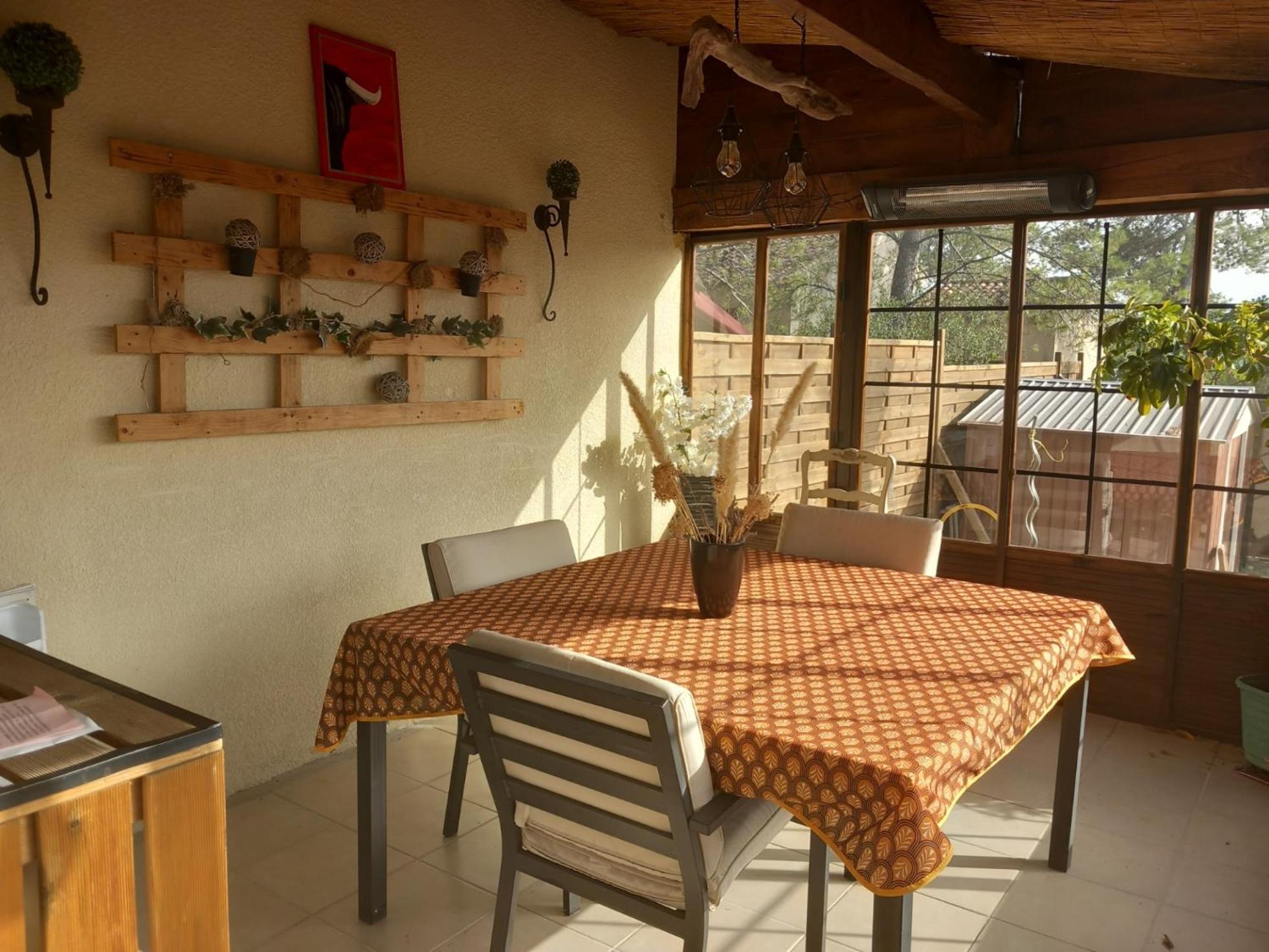 Les Coronilles Bed & Breakfast Beaucaire  Dış mekan fotoğraf