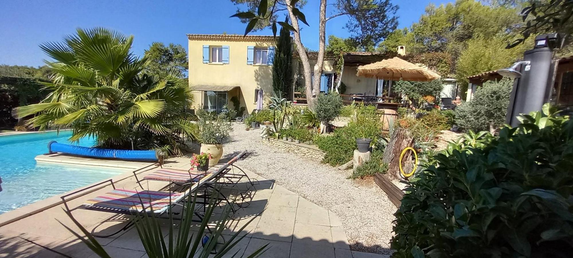 Les Coronilles Bed & Breakfast Beaucaire  Dış mekan fotoğraf
