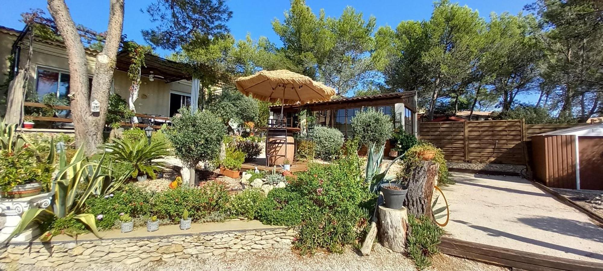Les Coronilles Bed & Breakfast Beaucaire  Dış mekan fotoğraf
