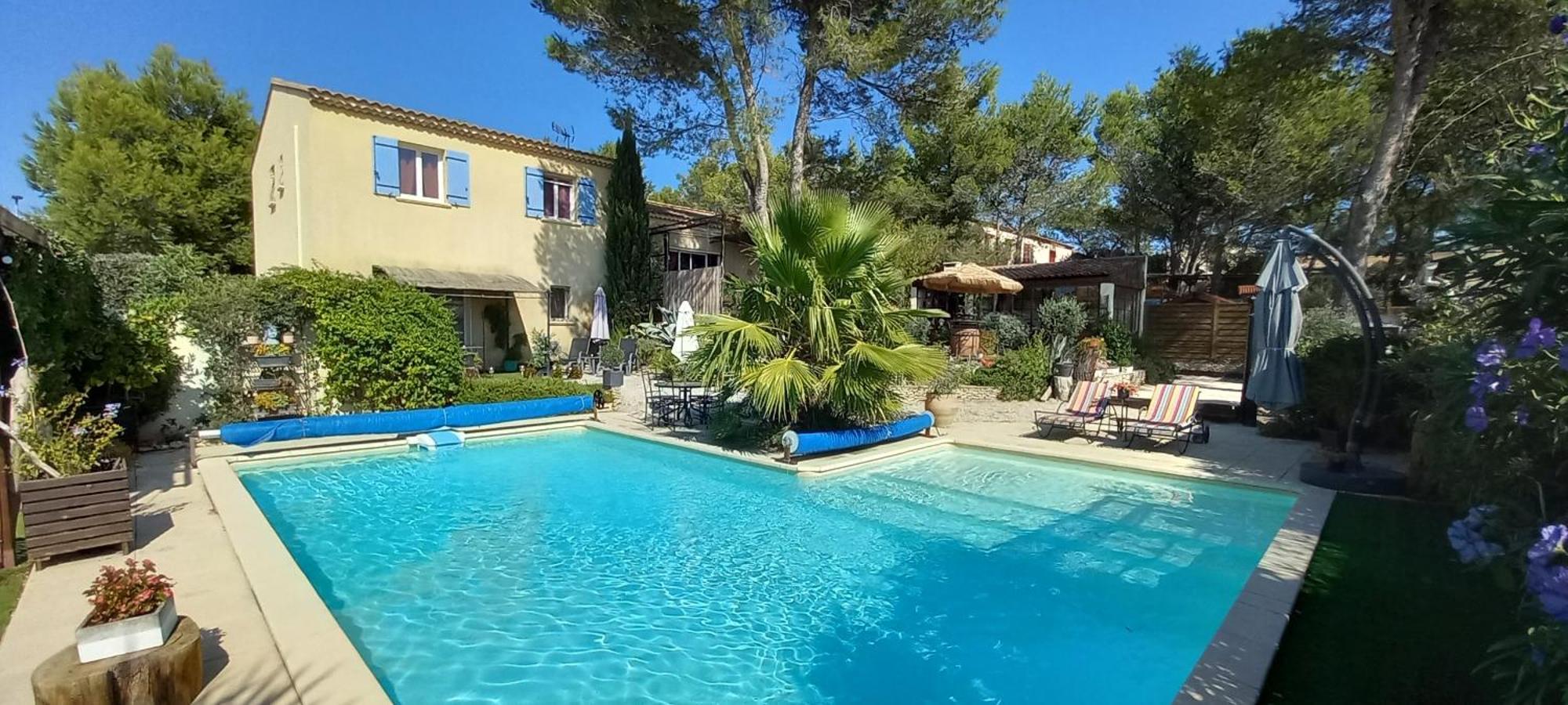 Les Coronilles Bed & Breakfast Beaucaire  Dış mekan fotoğraf